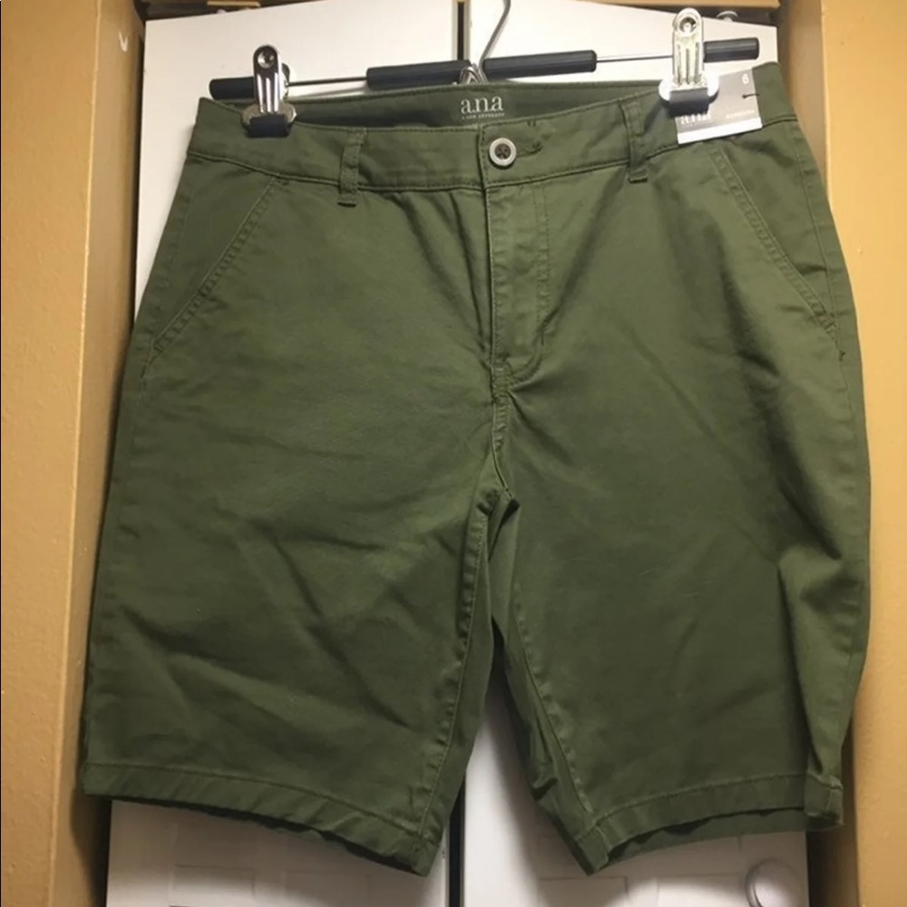 New women’s ANA Bermuda short green